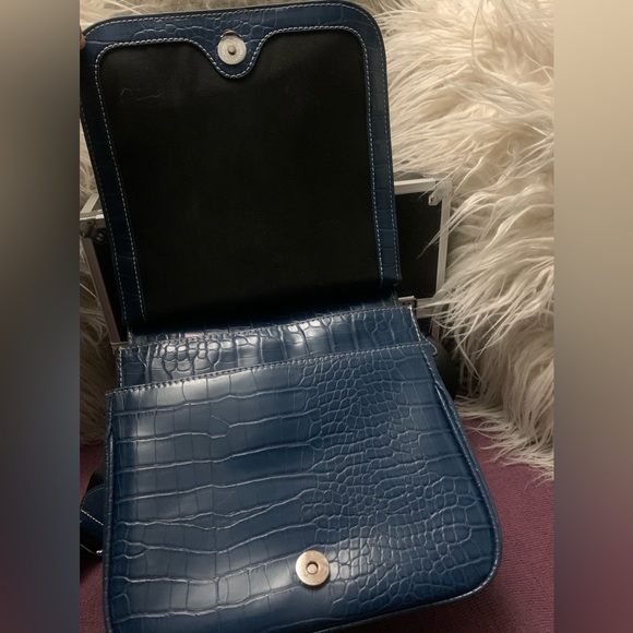 💎 Urban Outfitter’s💎Crossbody bag💎Mediana💎Blue Navy 💎#BLUE - Picture 8 of 16